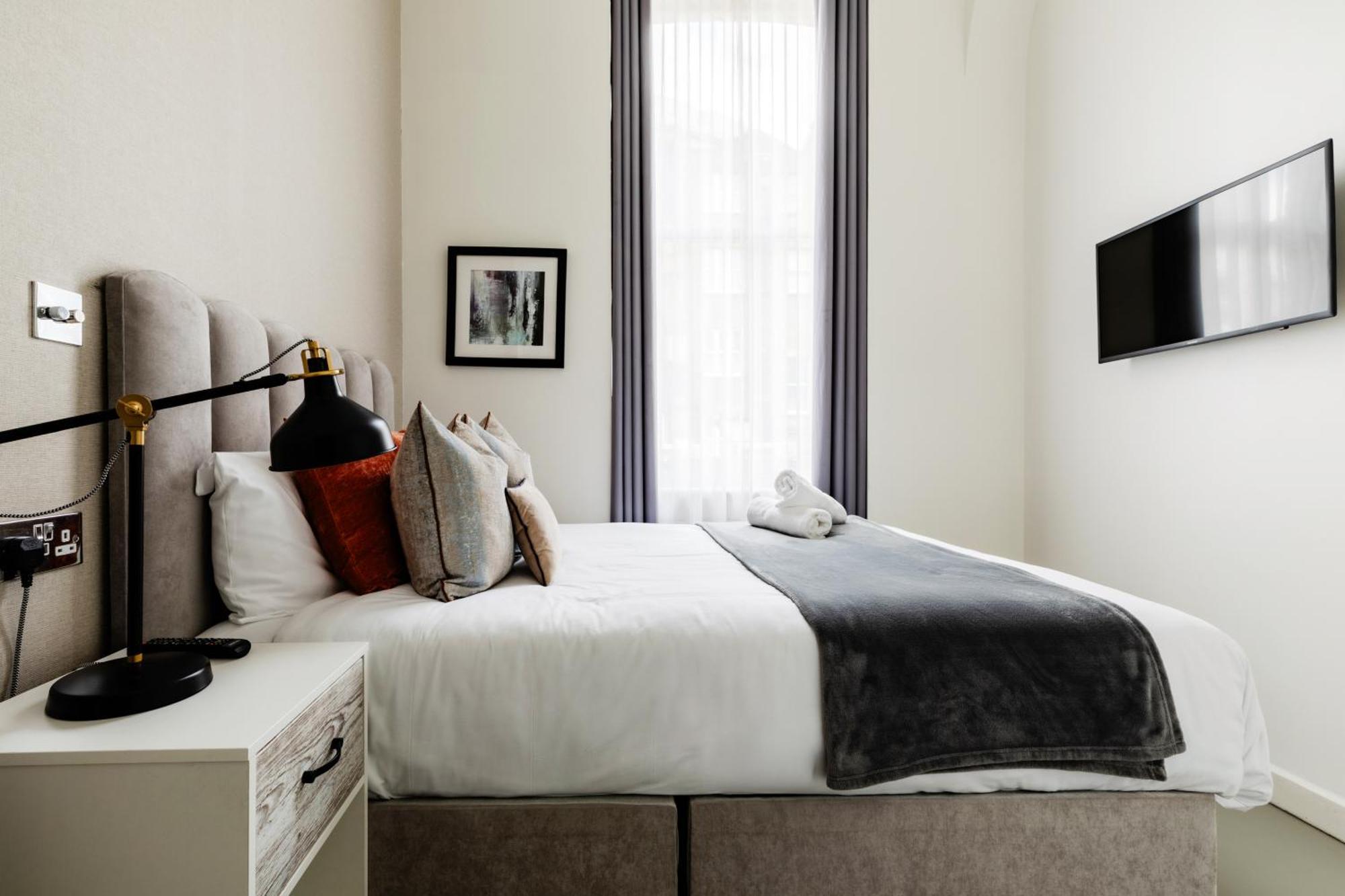 High Street Kensington Apartments London Room photo