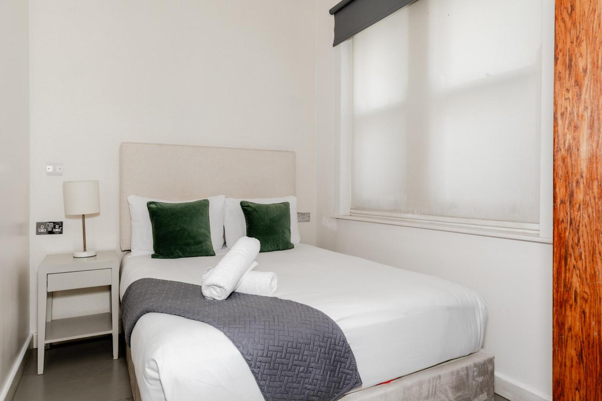 High Street Kensington Apartments London Exterior photo