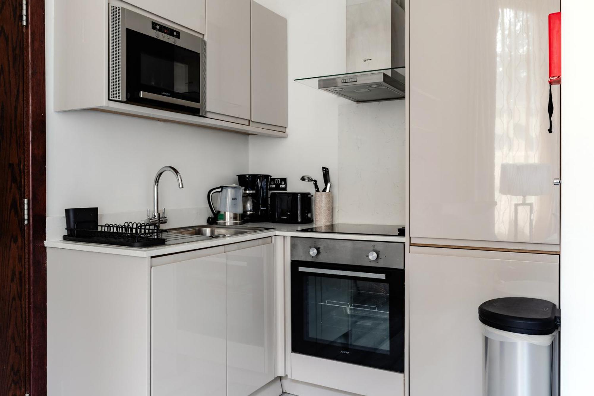 High Street Kensington Apartments London Room photo