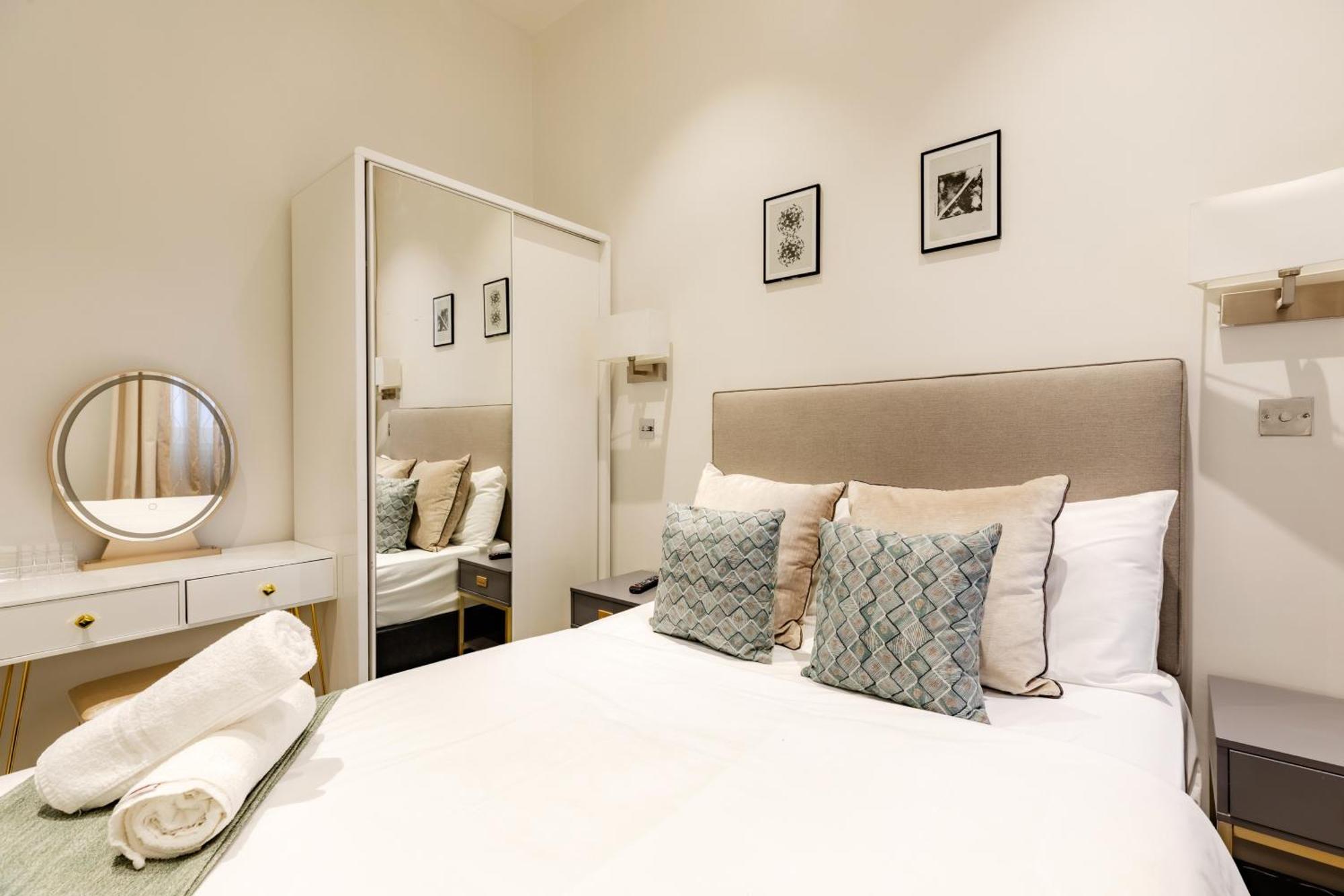 High Street Kensington Apartments London Room photo