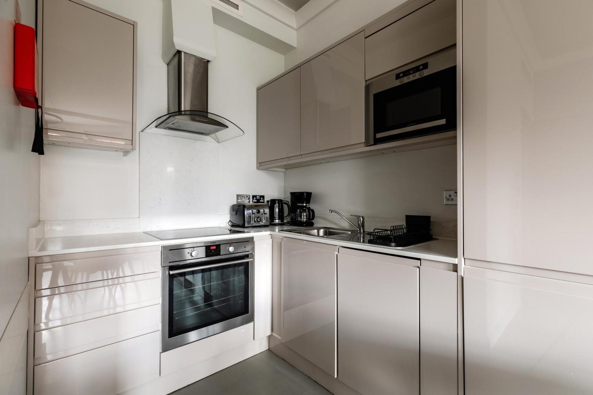 High Street Kensington Apartments London Room photo