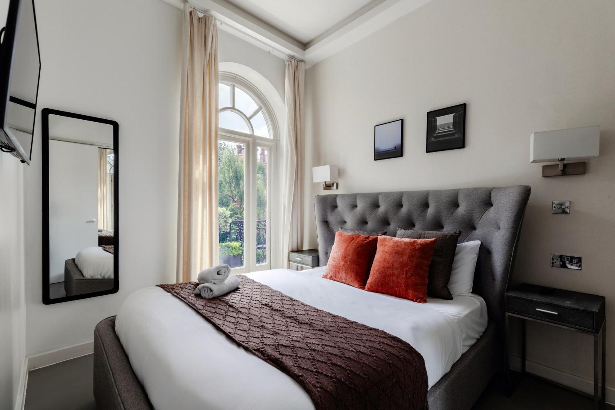 High Street Kensington Apartments London Exterior photo